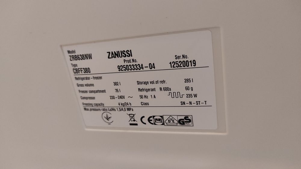 Великий холодильник ZANUSSI ZRB 638 NW