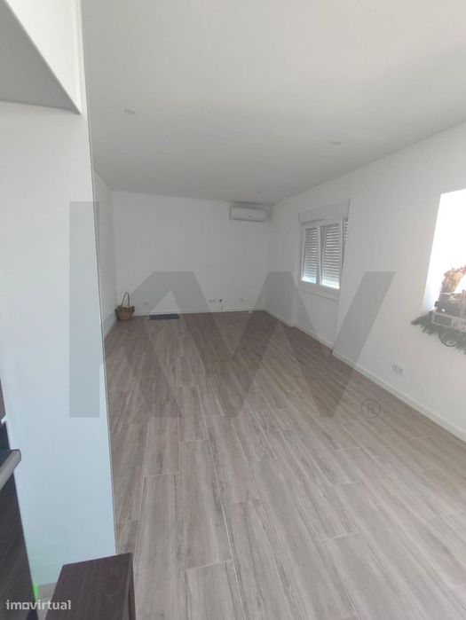 Apartamento T2 Totalmente Remodelado Com Logradouro – Cruz De Pau