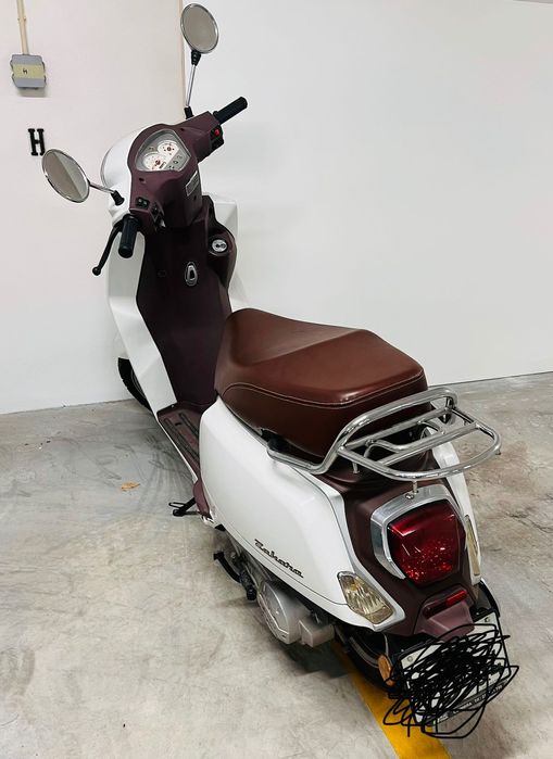 Vendo moto marca Keeway modelo Zahara em ótimo estado
