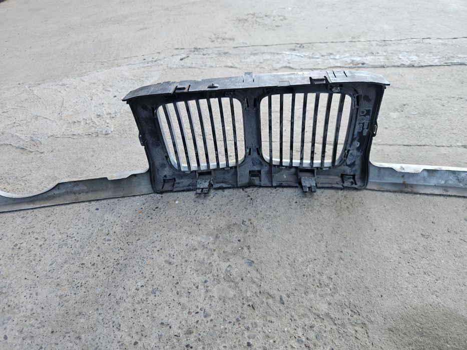 Решітка радіатора Ніздрі Птиця 51131973825 БМВ Е34 BMW E34 решетка