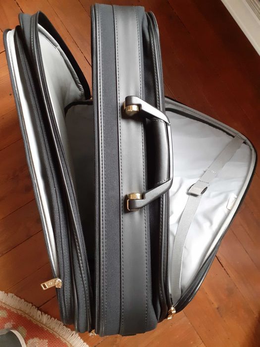Mala Samsonite com espaços para LapTop e mais acessórios de trabalho