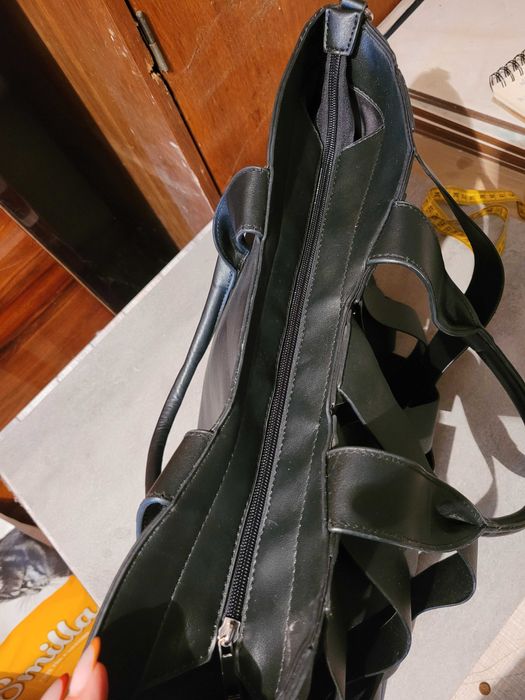 Czarna torba Reserved