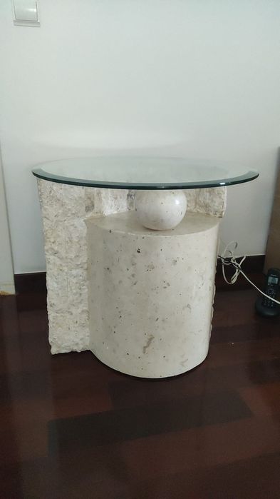 Mesa de apoio de pedra