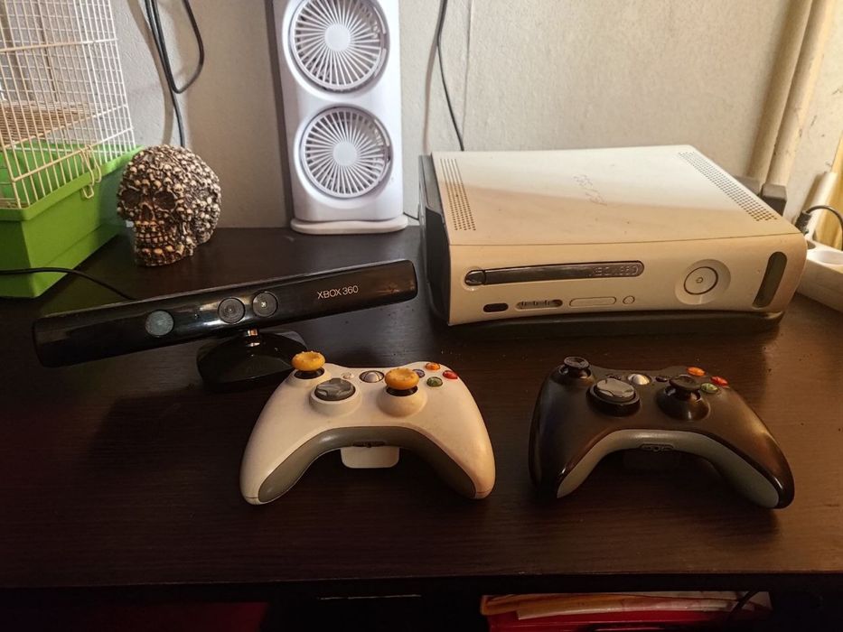 Xbox 360 500 GB kinect 2 джостика