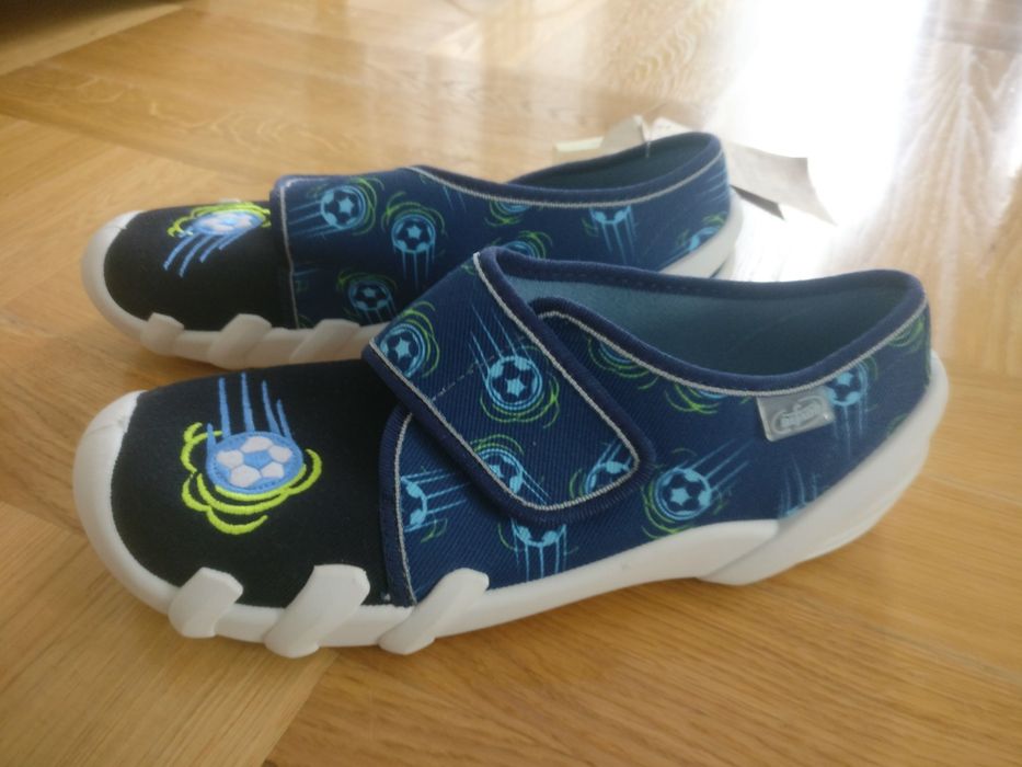 Kapcie pantofelki szkolne nowe rozm 36