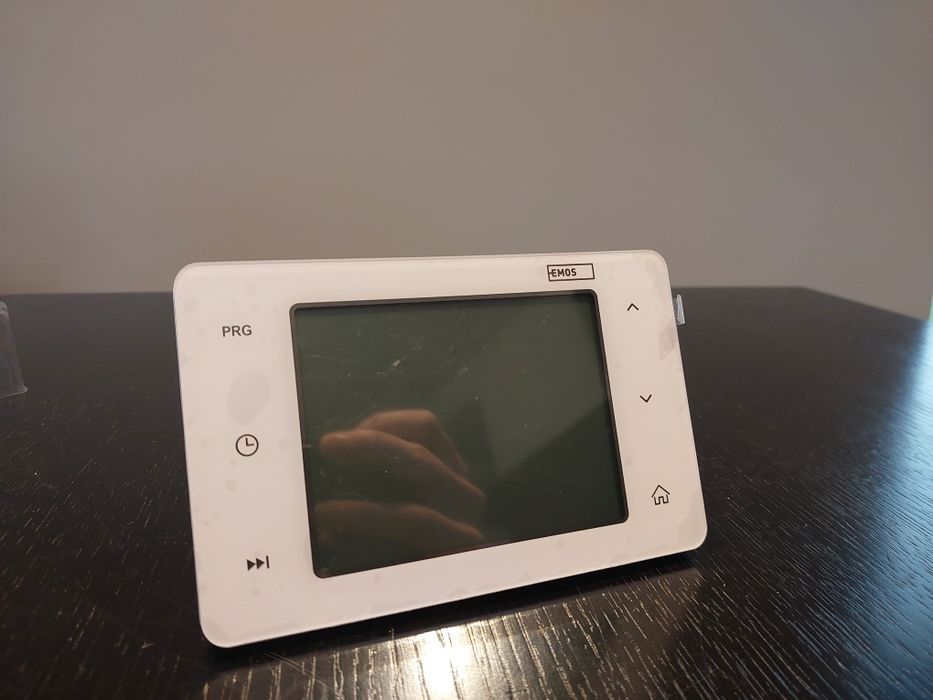 Inteligentny termostat pokojowy przewodowy GoSmart z WiFi Tuya EMOS