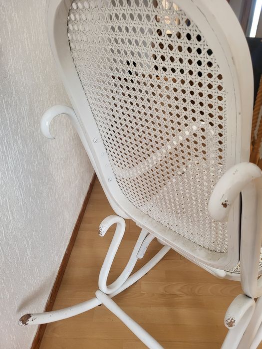 Duży biały fotel bujany bujak PRL połysk