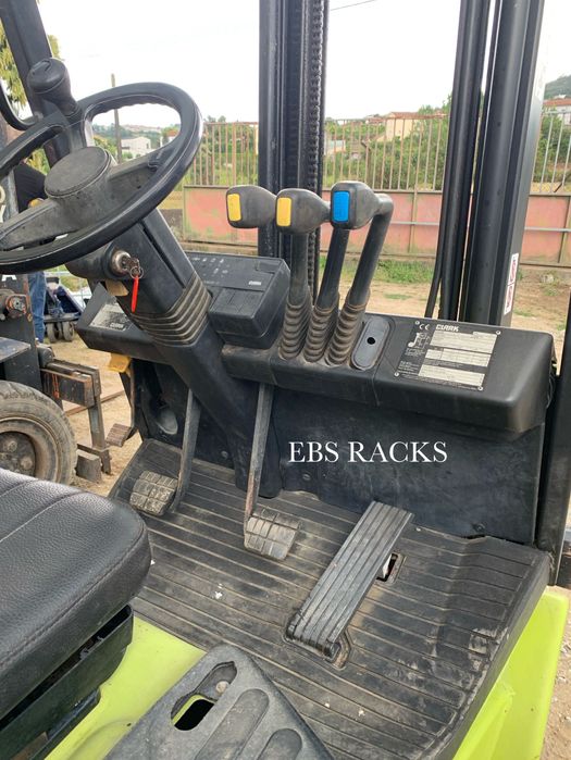 Empilhador a gás Clark CGP16 com revisão feita