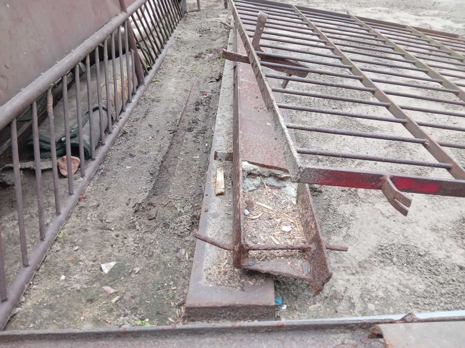 Solidna stalowa brama wjazdowa