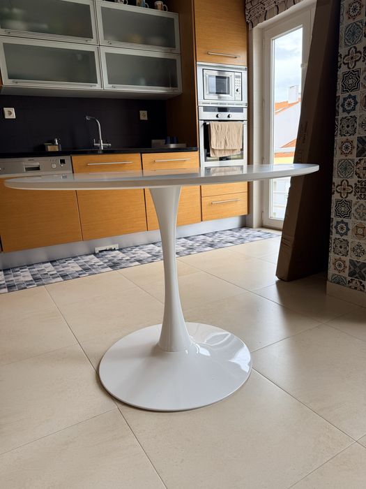 Vendo mesa jantar praticamente nova
