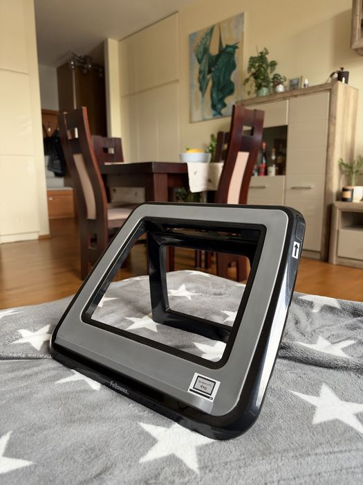 Nowy stojak pod laptopa