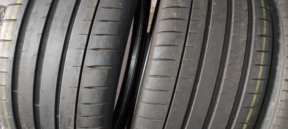 Pneus 235/35/20 semi novos