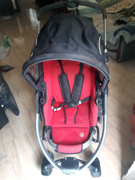 Carinho de bébé muito confortable e muito pratico para abrire e fechar