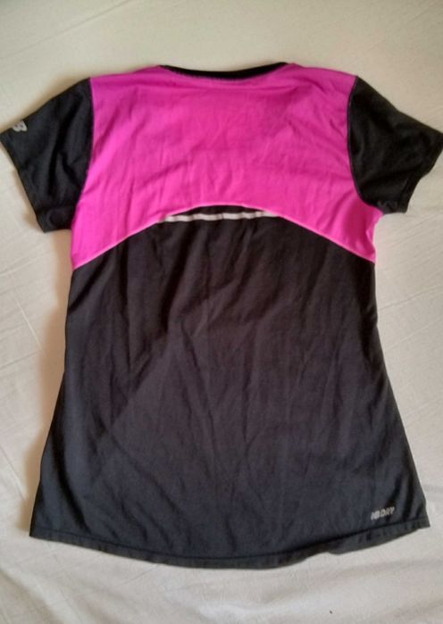 T-shirt desporto New Balance mulher Taille S preta/rosa