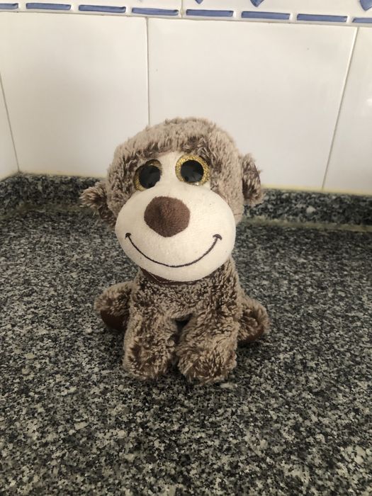 Peluche cão cor castanho e branco