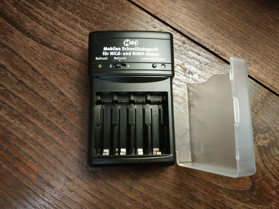Carregador de baterias NiMH e NiCd