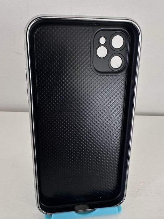 Чехол на iPhone 11