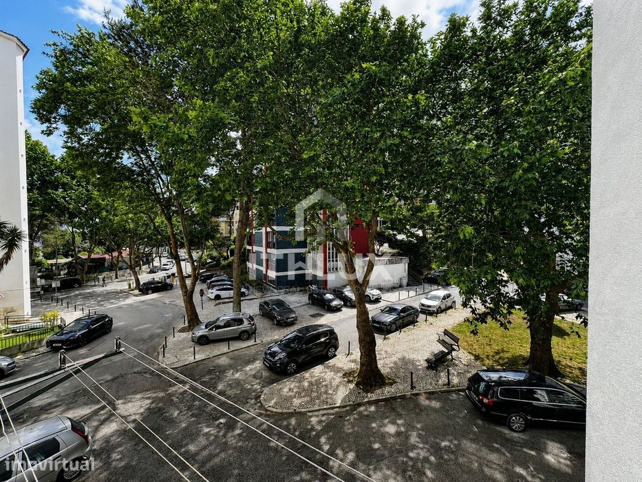 T2 na Av. de Biarritz, Monte Estoril – junto à praia
