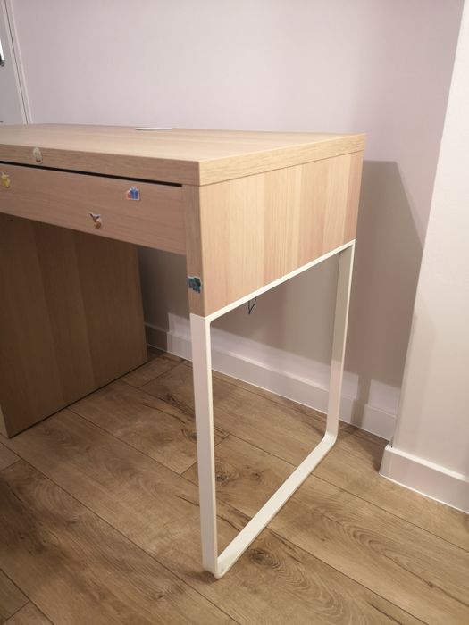 Biurko z Ikea Micke 105x50 cm dąb dla dziecka stan bdb