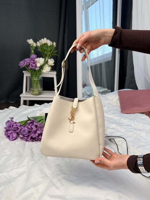 Сумка YSL Yves Saint Laurent Bucket Bag Ivory Leather with Gold