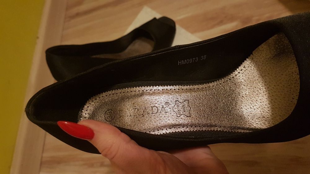 Czarne eleganckie szpilki 38