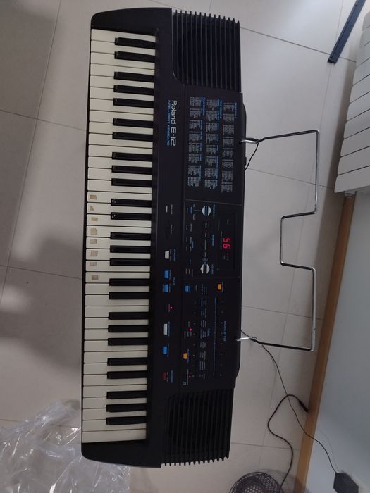 Teclado Roland E-12 Intelligent Keyboard