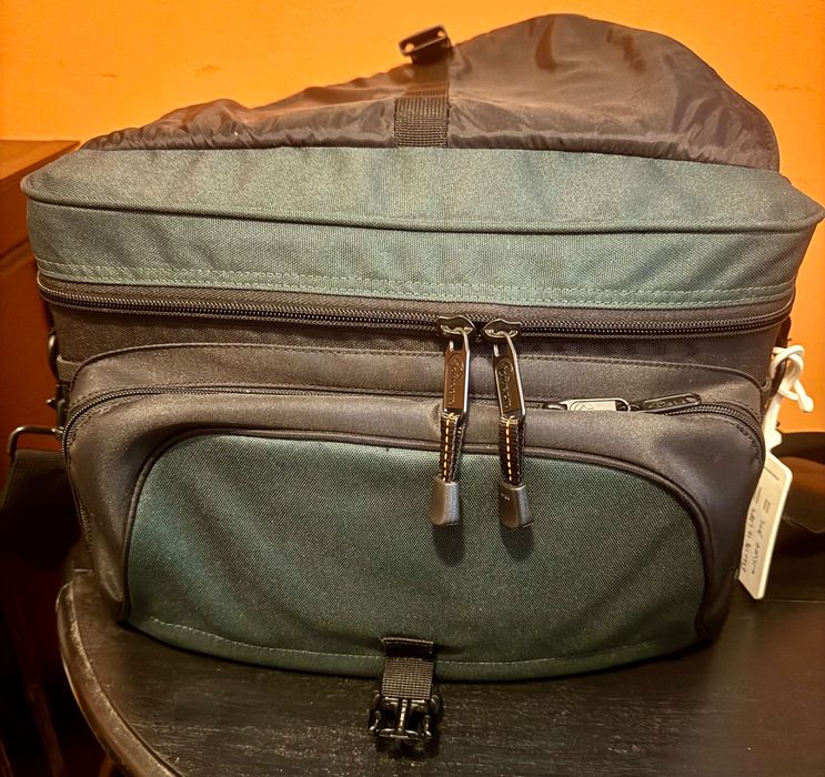 Estojos para máquinas e material fotográfico