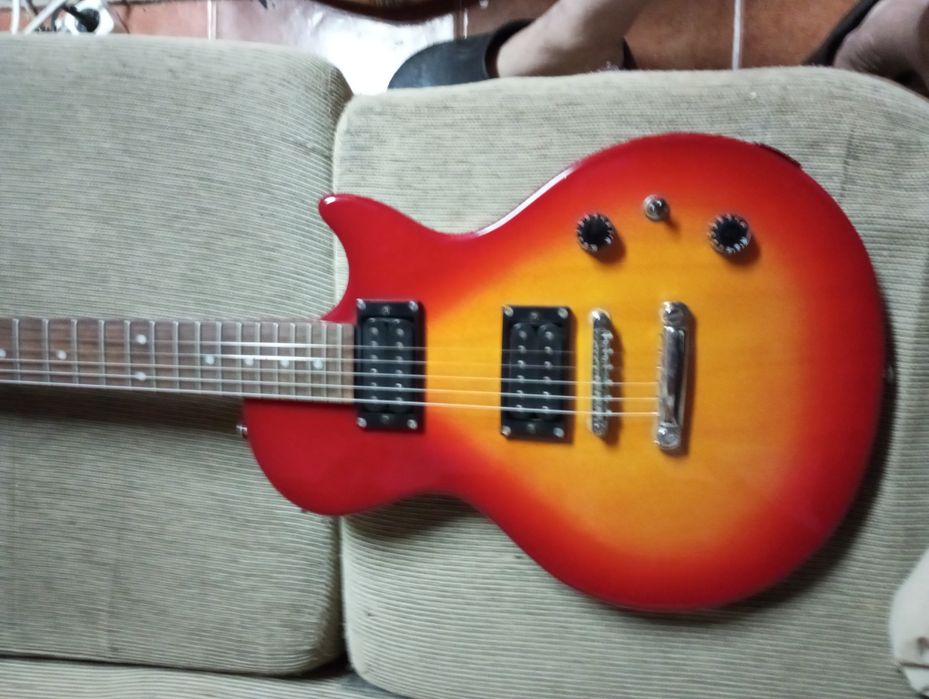 Guitarra elétrica bonita