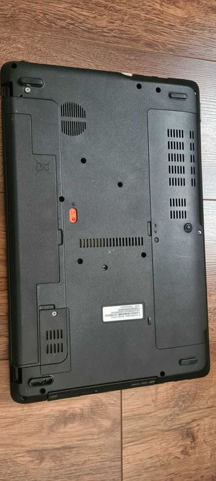 Laptom Acer Model E1-351GB9604G50Maks