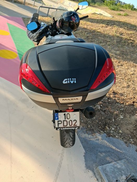 CB500X mota impecavel sempre bem assistida com mala da GIVI com capacidade 2 capacetes