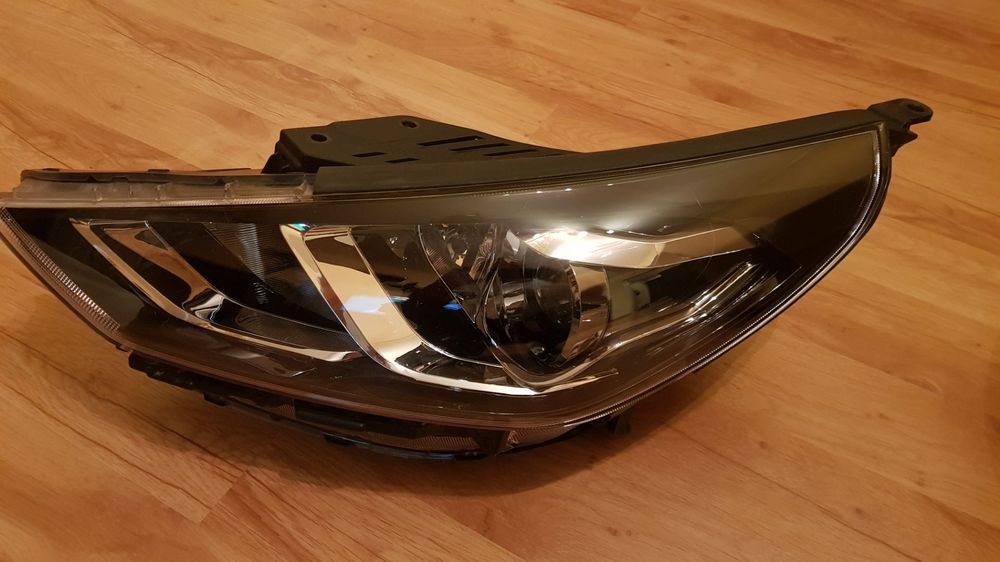 Witam sprzedam prawy przedni reflektor do Hyundai i30 lewy 3 lift