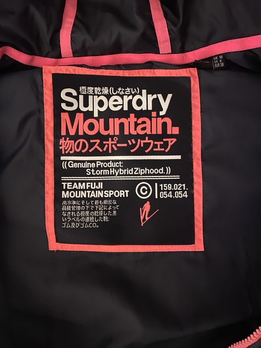 Casaco da Superdry tipo colete com mangas
