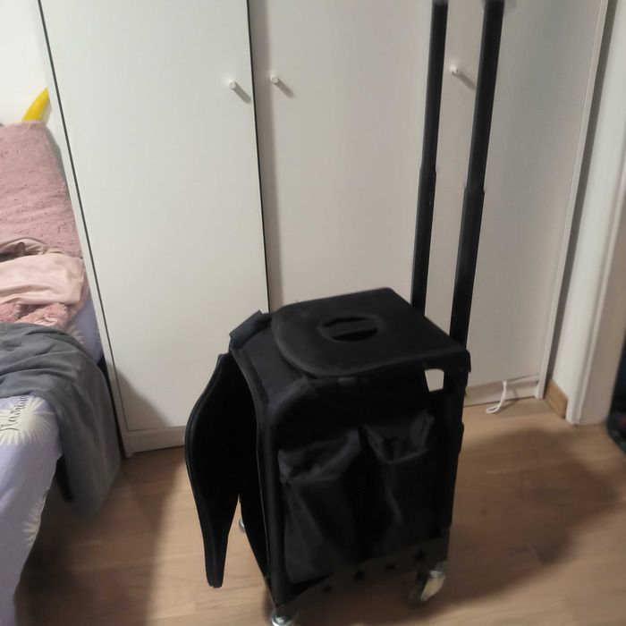 Kufer kosmetyczny na kółkach