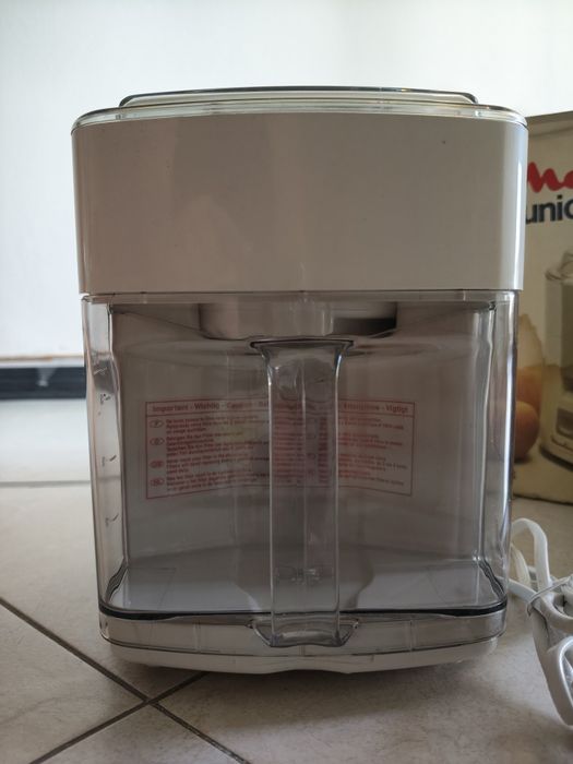 Máquina de sumos Moulinex pequena e compacta, nova