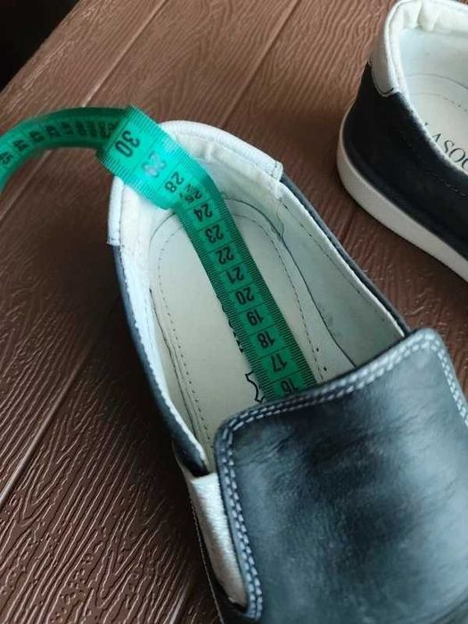 Buty damskie granatowe skórzane półbuty wsuwane Lasocki