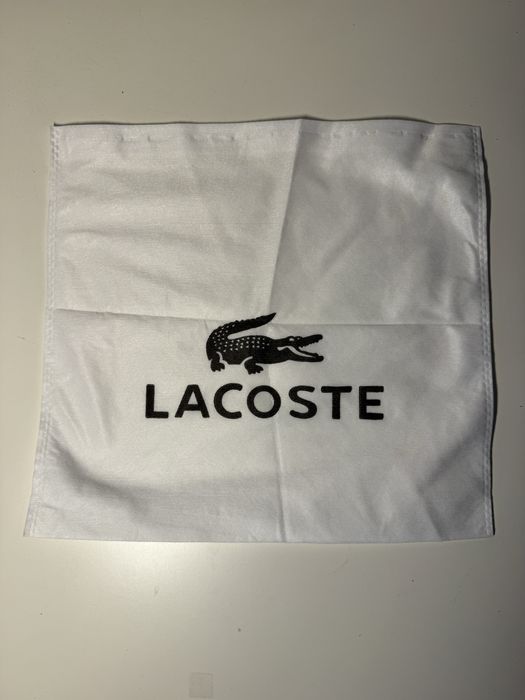 Czarna nerka lacoste