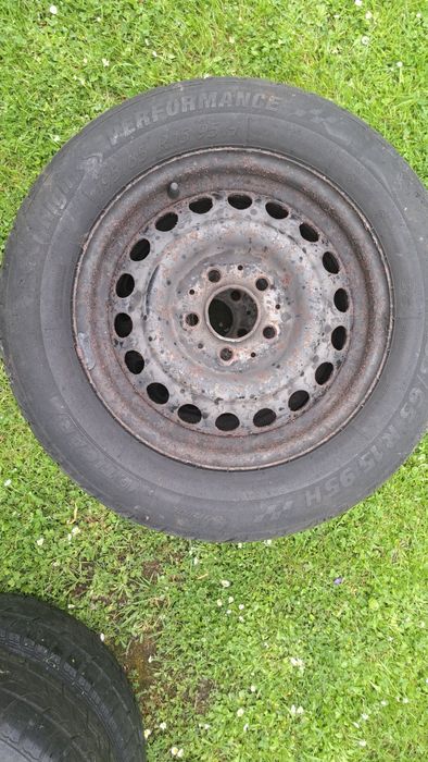 Felgi stalowe z oponami 195 65 R15