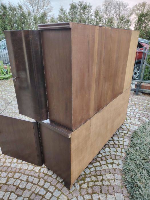 Stary kredens, fornirowany