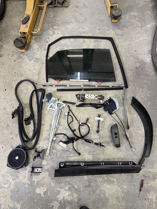 комплект задніх правих дверей Lexus nx 16-22р, внутрянка