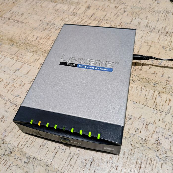 Router Linksys / Cisco RV042 - VPN, 2 X WAN, 4 X LAN