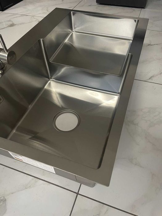 Мойка Kroner 7848 см левая и кран для кухни с гибким изливом, Kroner.