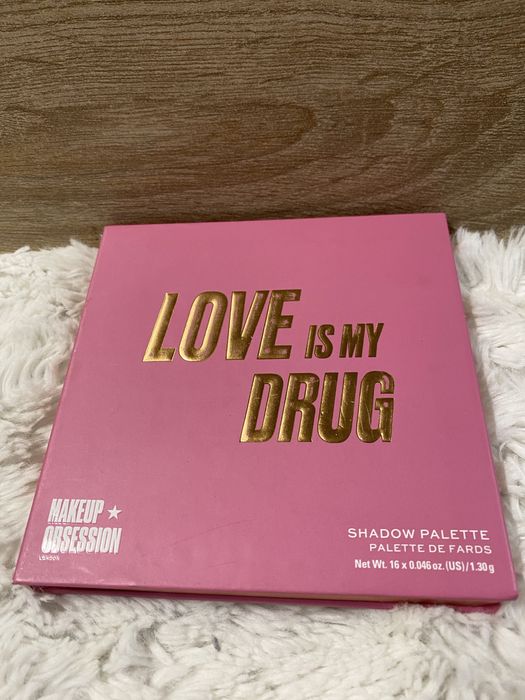 Paletka cieni „Love is my drug”.