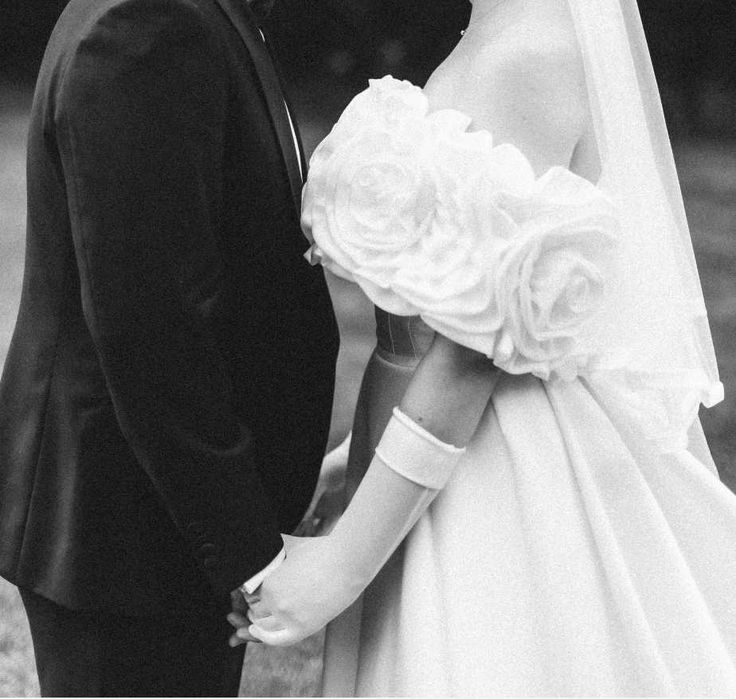 Стильна весільна сукня 2025