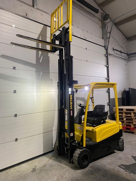 Empilhador Hyster Elétrico