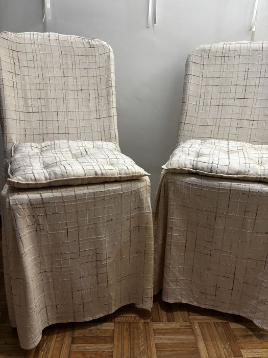 Cadeiras em madeira natural