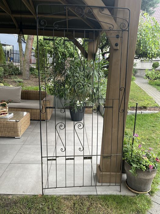 Metalowa pergola do ogrodu
