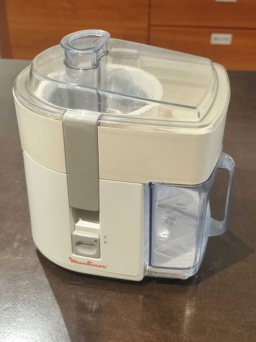 Máquina Moulinex para fazer sumos