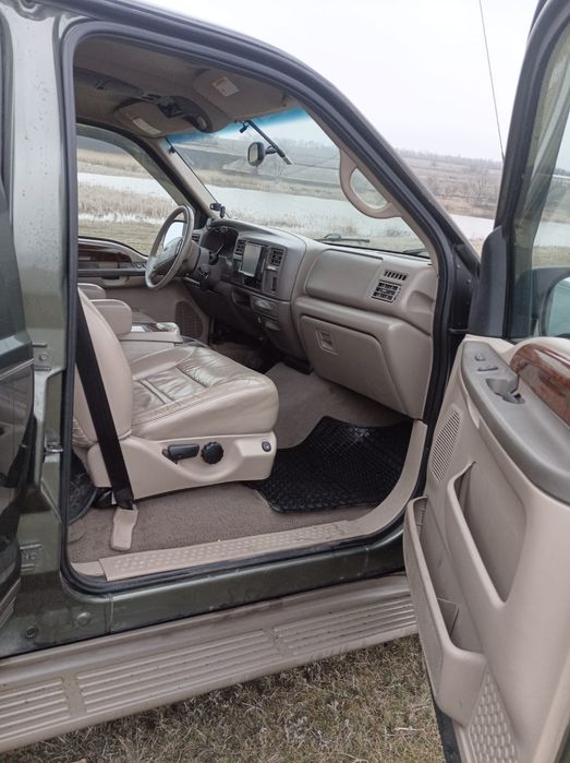 Ford Excursion 2001