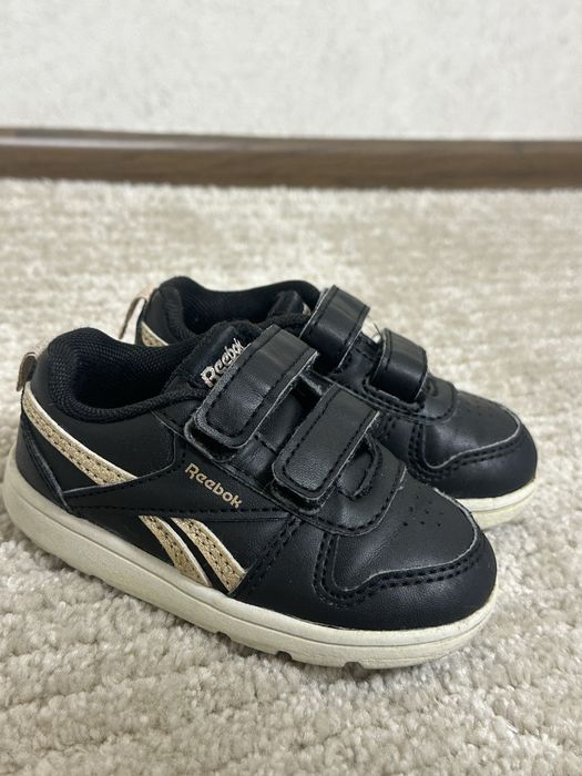 Взуття для дівчинки