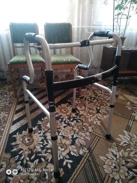 Ходунки  дворівневі крокуючі